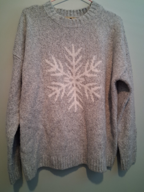 Wind River Sweaters - Cozy Women's Gray Snowflake Crewneck Sweater